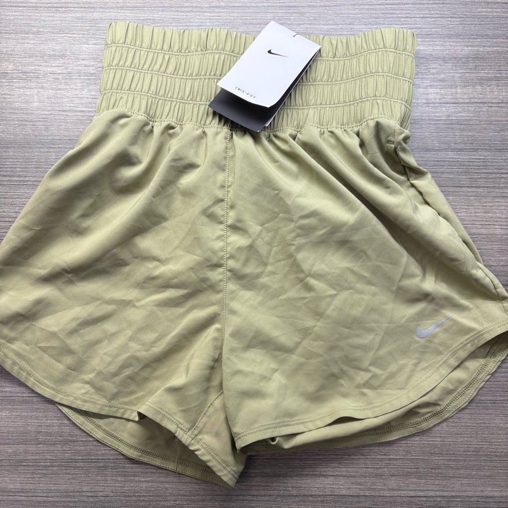 Nike One Women's Dri-FIT Ultra High-Waisted 3" Brief-Lined Running Shorts XS